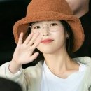 아이유 안경 이미지