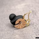 플래닛 비욘드 EVR, <b>메트로 섹슈얼</b> 된장남이 패션 무선 이어폰을 소개하고 있습니다