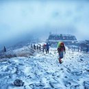 2023년을 달군 산악계 이슈들: 줄어드는 대피소, 안내산악회 부활｜월간 산 23.12.27 이미지