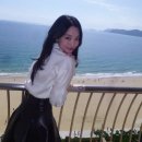 42세 신민아, 사랑스러운 '발코니샷' 공개…부산서 뽐낸 '초동안' 미모 러블리 미모 이미지