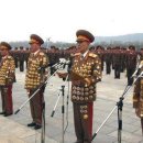 [해외토픽] 북한 인민군 장성들 : 훈장을 바지에 달아야만 출세한거다 이미지