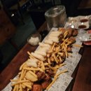 아웃닭부천현대점 | 맛집] 산더미 감튀와 겉바속촉 치킨의 정석 '아웃닭 부천현대점' 양념 반 후라이드 반 내돈내산 솔직후기!