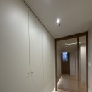 목공 인테리어 (야간) | 부산 해운대 삼성아파트 59평 인테리어 현관 거실 다이닝 공간 주방 리모델링 후기 1탄