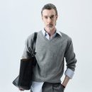 세비지(SAVAGE) | 세비지 V Neck Knit - Grey | 재킷 안쪽에서 촘촘한 니트 조직이 살아나는 니트