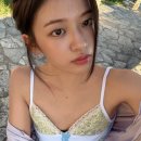 슬립 톱 입고 매력 발산? 힙하면서도 매혹적인 아우라 안유진, 텍사스 오스틴 사로잡은 카우걸 이미지