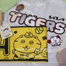 잘될놈 | iab studio 아이앱 유니폼 오픈런 틴틴팅클 행운 유니폼 90사이즈 착용샷 키링 타월 티셔츠 볼캡모자 후기