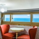 바다 위 언덕 이미지