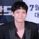 씨익