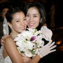 김희선 결혼식에서 키스사진과 송윤아와 둘이 찍은 사진 이미지