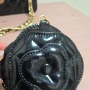 미듬현대 | 글로시한 광택감이 돋보이는 미러 타입에 메트로시티 부오나 프리즘 숄더백 리뷰