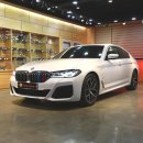 BMW 530e, 신나는 음악은 드라이빙에 빠질 수 없는 꽃 아닌가요? 이미지