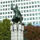 정발장군 동상 앞 이미지