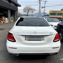MERCEDES BENZ 벤츠 E450 차량 후면부 손상 판금 도장 복원 수리 작업 이미지