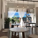 cafe here(카페..여기)