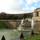 파리 에펠탑(La tour Eiffel)이 보이는 샤이오궁(Palais de Chaillot) 주변 풍경 이미지