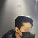 머리만지는남자