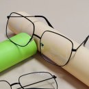 스퀘어 안경 이미지