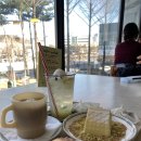 카이스트 정문 | [봉명동 카페 추천] 충대 정문 앞 데이트하기 좋은 느좋카페 덴하그 후기