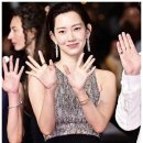 옐로카펫 | 칸 레드카펫 휩쓴 그 블랙 드레스, 신현빈 착장 정체와 억소리 나는 주얼리 가격