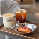데이오프효창 | 서울 용리단길 카페 크림 라떼와 디저트가 맛있는 [에르디 용산]