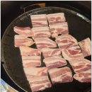 무쇠김치삼겹 - 마포구 와우산로21길 20-5 | 무쇠김치삼겹