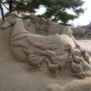 경남양산 워터파크 에서만든 모래조각 오리가족 이미지
