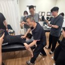 목과 어깨 통증, 왜 반복될까요? 원인을 찾는 경근메뉴얼테라피 Part 1 경추·어깨 코스 실습 현장 이미지