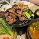 교촌치킨성주안민점 | 김해 주촌 맛집 안민(安民) 구워주는 고기집 다양한 소스에 찍어먹는 돼지고기 맛집 단체룸 있는 곳