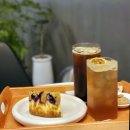 평상고깃집이곡점 | 대구 용산동 카페 디저트 맛집 힐빙 후기 (아메리카노, 콤부차, 블루베리 치즈케이크)