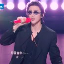 천사적성음6 에서 "九萬字"를 부르는 류위닝의 모습. 이미지