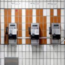 공중전화 부스 옆 이미지