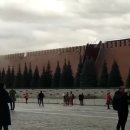 (러시아는 지금) 강풍에 크렘린 성벽 일부 떨어지고, 푸틴의 성희롱 대상 미 여기자 '플러팅' 이미지