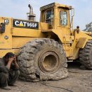 로더 타이어 빵꾸 수준-Giant Caterpillar Tire Repair – Dangerous &amp; Difficult Job 이미지