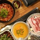 조개까는 삼겹살 이미지