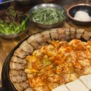 무쇠김치삼겹 - 마포구 와우산로21길 20-5 | 무쇠김치삼겹