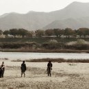 구르믈 버서난 달처럼 이미지