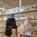 포셋 연희: 잔잔한 감성의 연희동 엽서 가게, 도서관