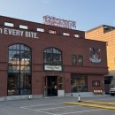 오렌지와 연필 앞 | 커피 맛집] 브루클린 감성 물씬 나는 대형카페, 오렌지베이글 방문 솔직 후기 (+협찬 외 내돈내산 포장)