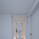 이문47 | [이문동 인테리어] 이문 쌍용아파트 42평 리모델링: 프레임리스 폴딩도어로 완성한 화이트&amp;우드 하우스