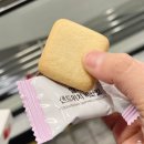 브랜드플러스 | 홈플러스 심플러스 딸기 샌드위치 비스킷 솔직 후기 - 노브랜드와 비교해봤어요