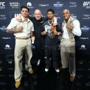 UFC 329 세레모니얼 계체 무대 위에 복싱 스타 3인 이미지