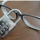 안경과 사람 이미지