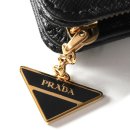 [PRADA] 프라다 사피아노 트라이앵글 로고 1ML018 2CGD F0002 블랙 여성 여자 반지갑입니다. 명품은 예남, 명품 YENAM에서 구매해요. 이미지