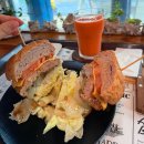 우도흑돼지 - 제주시 동문로14길 5 | [제주] 우도 수제버거 맛집 우도가 주는 선물, 흑돼지버거와 당근주스 솔직후기