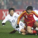 [동아시아선수권대회 여자부 중국vs한국] 인저리 타임 한국의 코너킥을 방해하는 장면(국내방송, 2분) - 황당한 짱개축구-0-;; (부제: 지못미 女국대-_ㅜ) 이미지