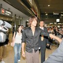 옌청쉬가 일본 나리타 공항에 도착, 천 명이 넘는 팬들이 나와 환영 (9/7)_번역완료 이미지