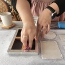 환경공예+캘리, 함께 만드는 지속가능한 발전 | 수제종이 만들기 자격증 수업 후기 | 재활용 종이로 만드는 수제종이 공예 클래스