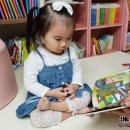 책에 빠져드는 구연동화 이미지