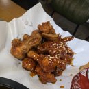 씨유일산풍동에이스점 | 일산 깐부치킨 풍동점 | 젠슨황도 먹은 그 치킨! (양념반 후라이드반, 골뱅이무침, 어니언링 솔직 후기)