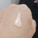 맥(MAC) | 맥(MAC) 프라이머 로지 피치 솔직 후기: 화사한 수분 광채와 밀착력의 비결